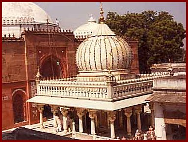 Roza Sharif of Hazrat Khwaja Nizamuddeen Mahboobi-ilahi Dehlvi R.A